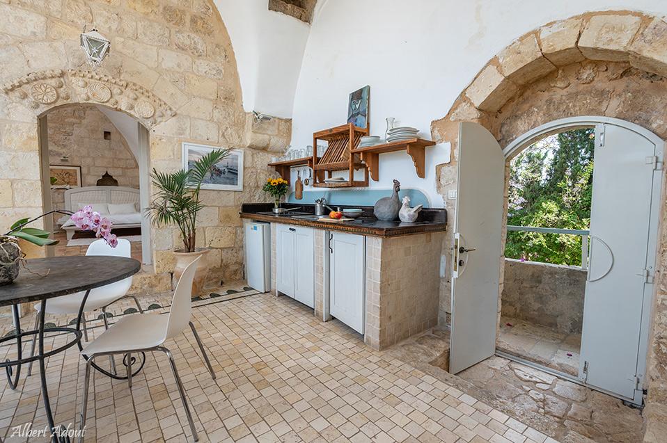 מטבח משותף ולובי בסוויטה המזרחית והמערבית