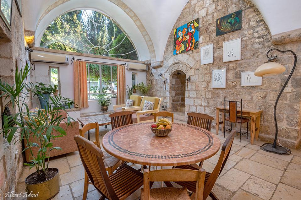 קירות אבן אותנטיים מהתקופה הצלבנית