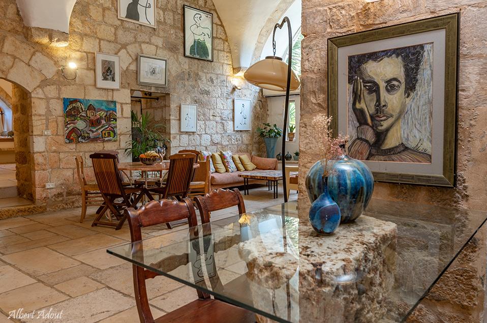 שלל פרטי אומנות מקוריים ברחבי הטירה