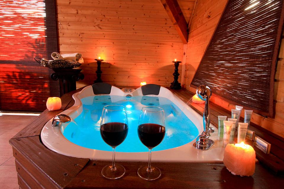 ג'קוזי זוגי גדול ומשוכלל