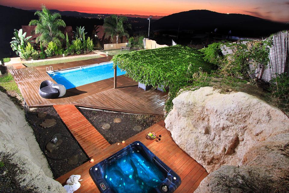 סככת אירוח מרווחת במתחם המשותף