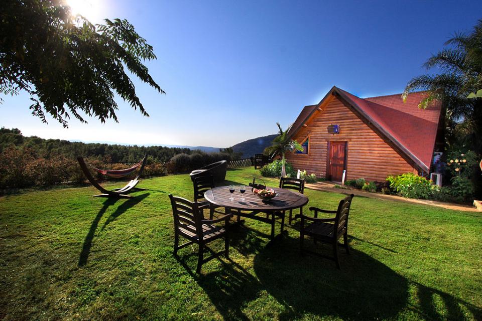 חצר פרטית גדולה ומטופחת לכל יחידה