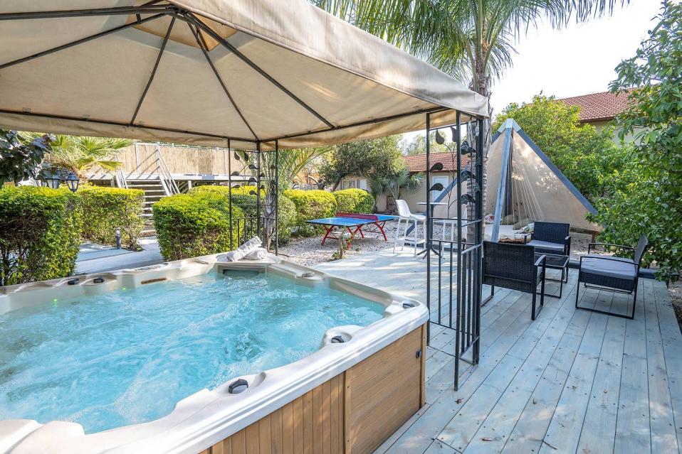 ג’קוזי ספא גדול – מתחם חוץ