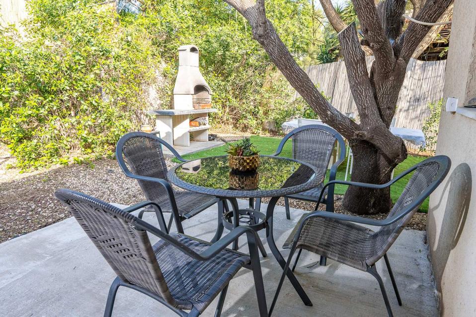 מרפסת אישית ומתחם ברביקיו בצימרים