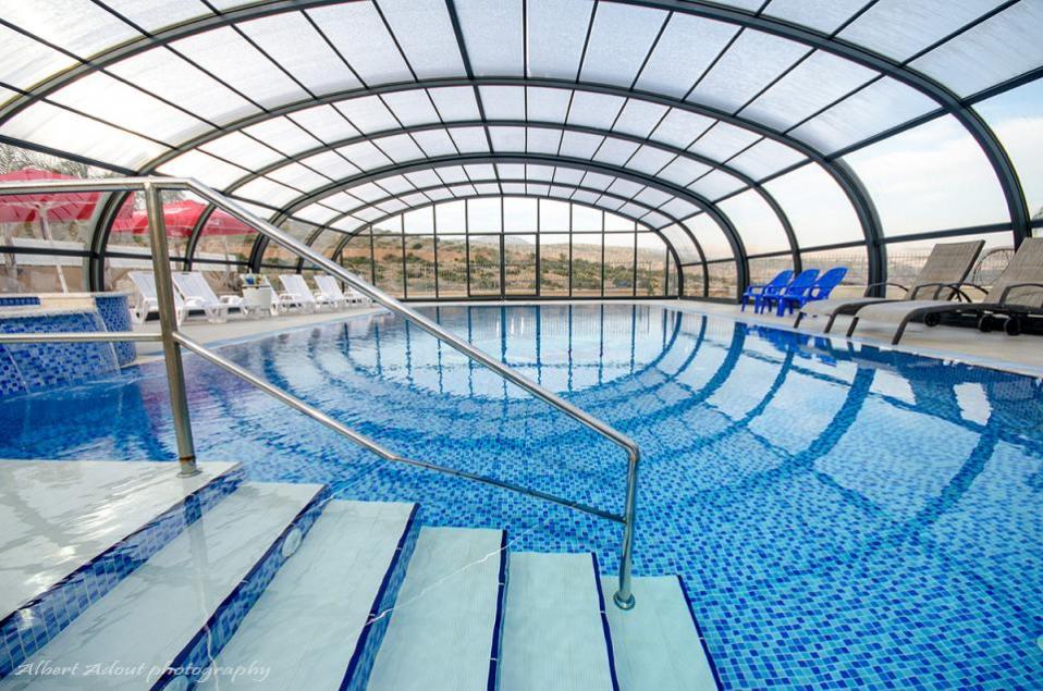 בריכת פסיפס ענקית