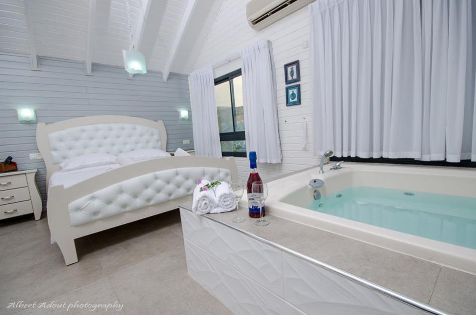 בקתות עם ג'קוזי פרטי