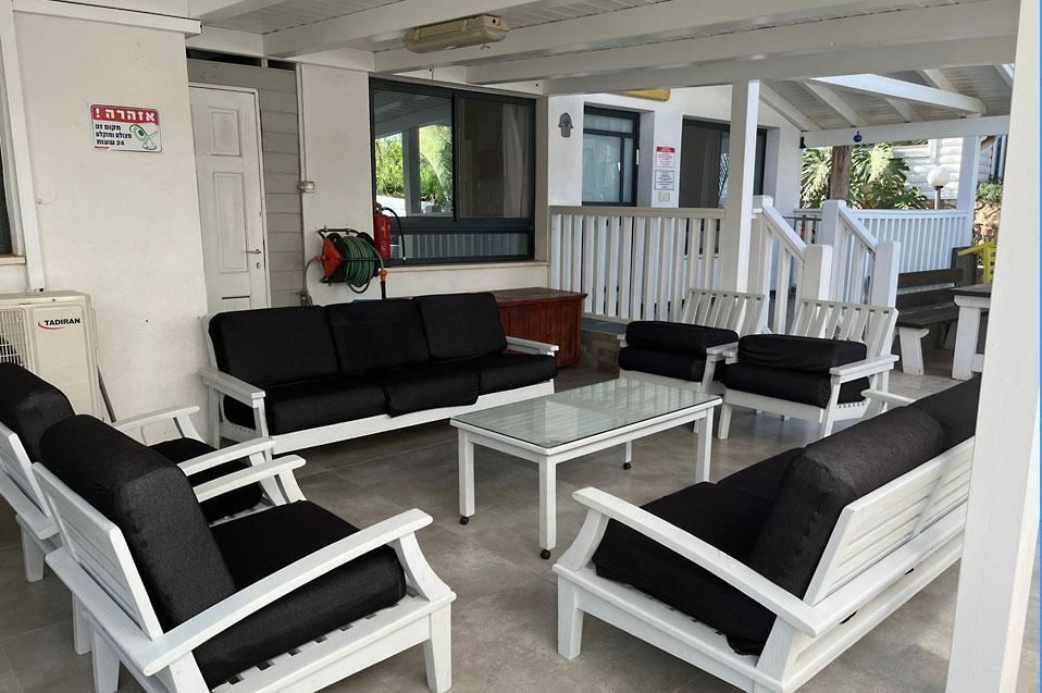 מרפסת אישית לכל בקתה