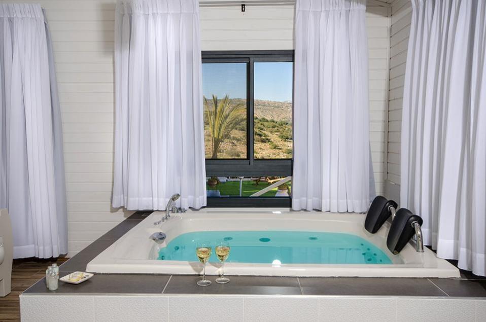 ג'קוזי פרטי בכל בקתה