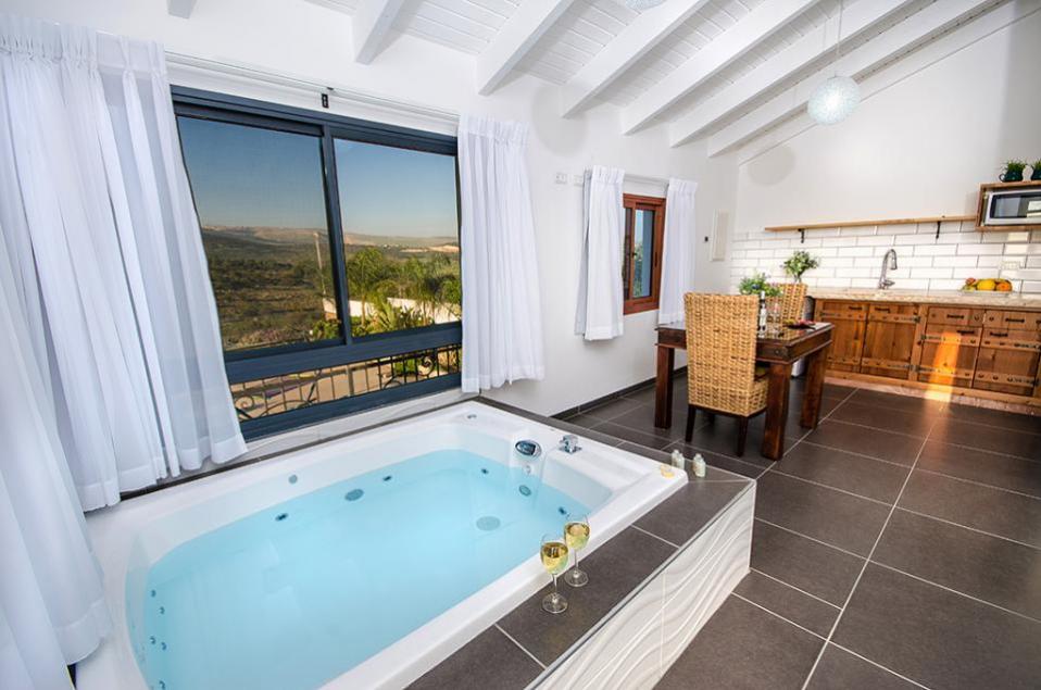 בקתות זוגיות ומשפחתיות