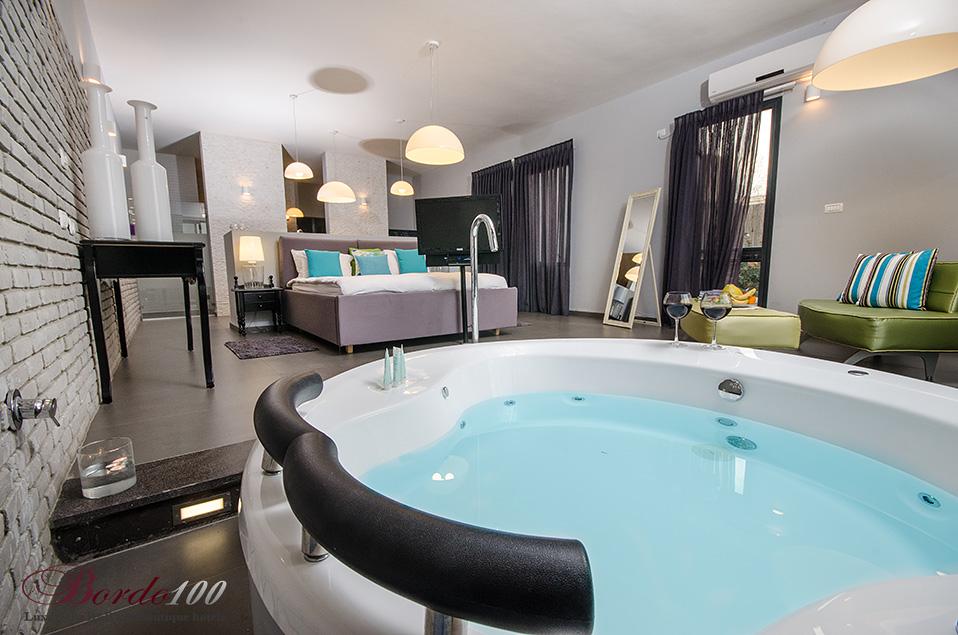 ג'קוזי פנימי ענק, מפנק במיוחד