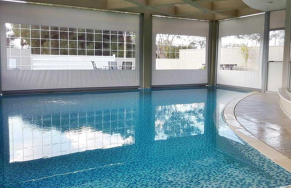 בריכת שחיה פרטית מחוממת ומקורה בכל אחת מהסוויטות