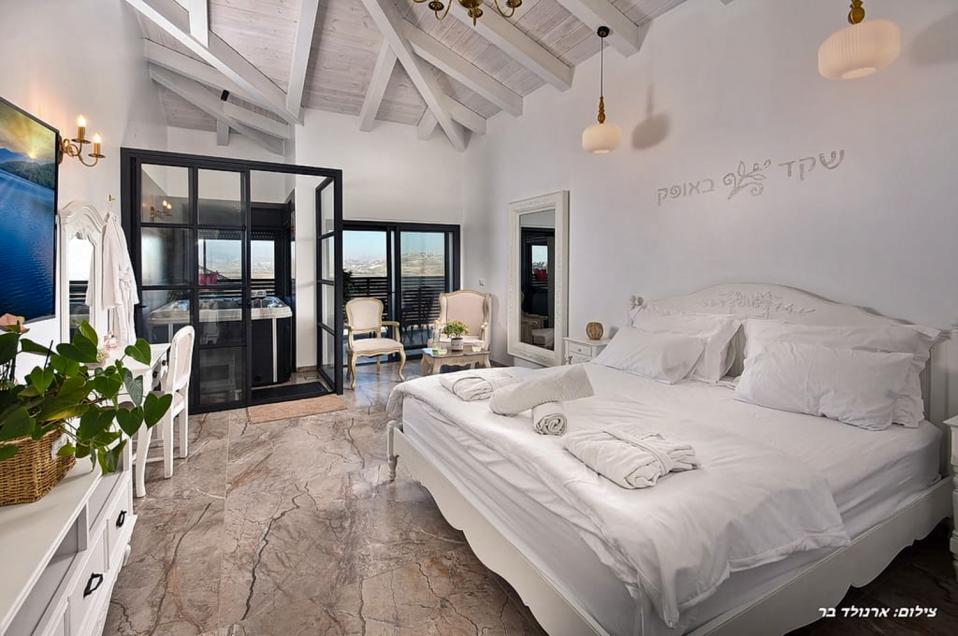 בנוסף: 2 סוויטות רומאנס לזוגות או משפחה עם ג'קוזי ספא פרטי ובריכה