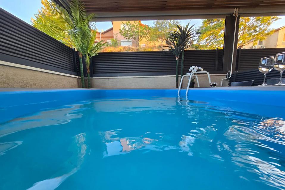 סוויטה רומנטית עם בריכה פרטית