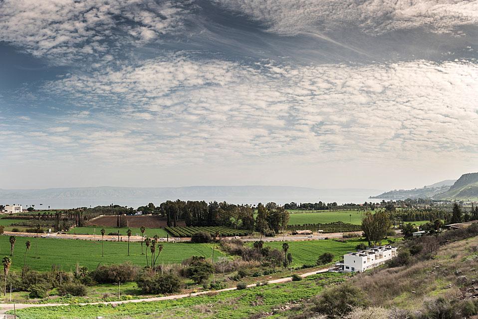 נוף פתוח וממכר אל הרי הגולן והכנרת