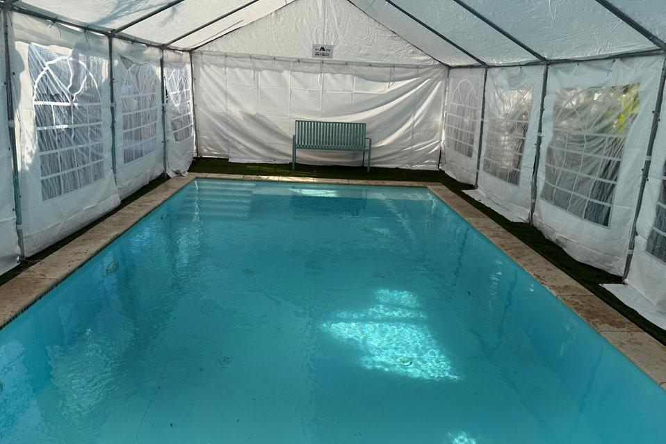 בריכה מחוממת ומקורה בחורף