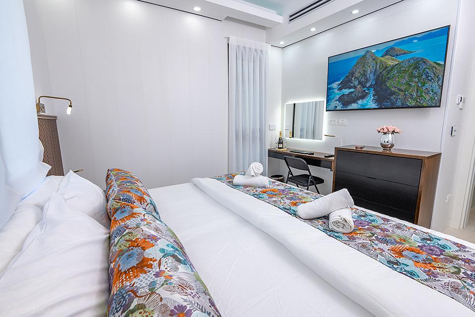 חדר הורים עם מיטת ענק אורטופדית- ניתנת להפרדה
