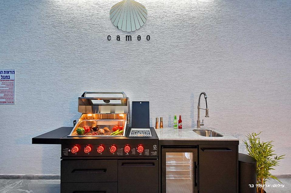 מטבחון חוץ עם עמדת ברביקיו מקצועית