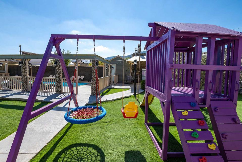 במיוחד לילדים- גן שעשועים ביתי, טרמפולינוה ועוד