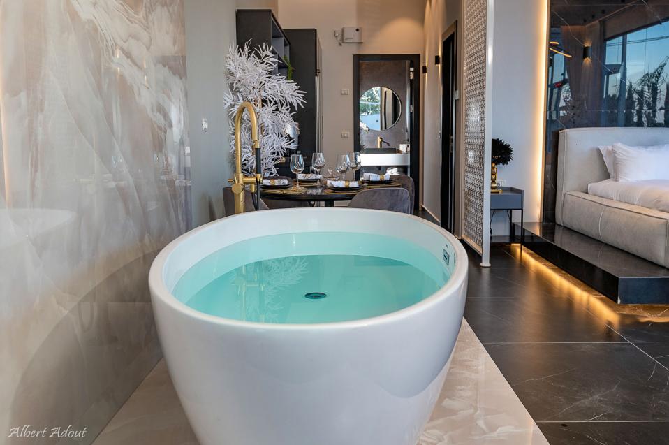 אמבט פרי סטנדינג יוקרתי