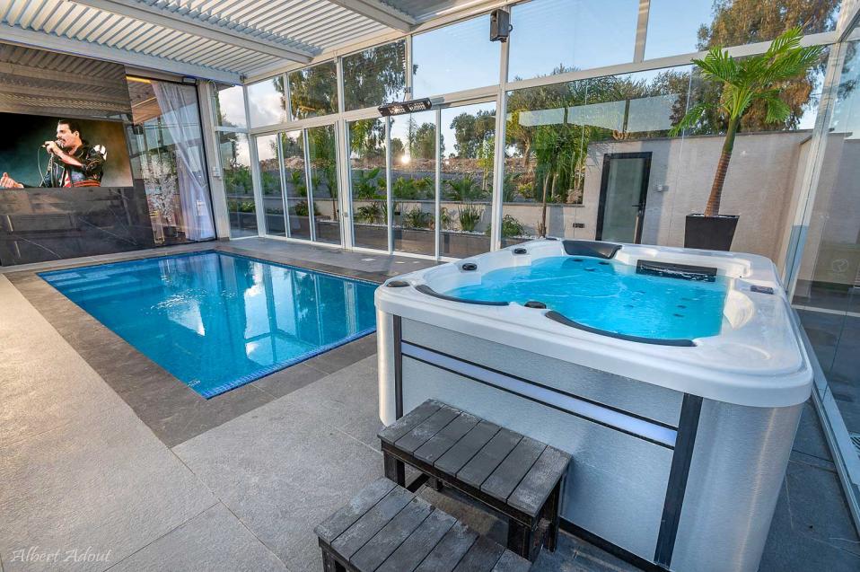 קירוי חשמלי נפתח ברגע