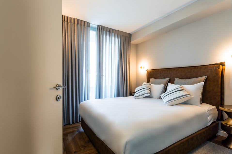 דירה משפחתית שני חדרים ומרפסת לים