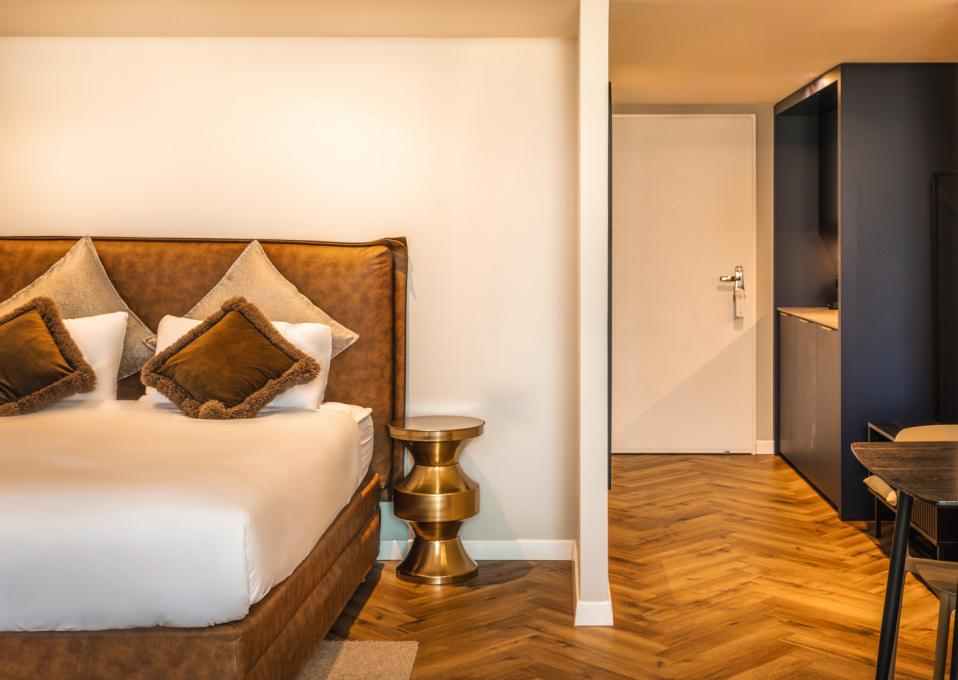 סטודיו משפחתית עם מרפסת ונוף לים