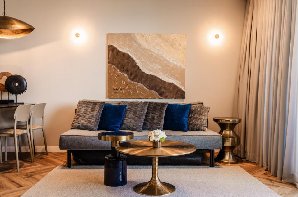 סטודיו משפחתית עם מרפסת ונוף לים