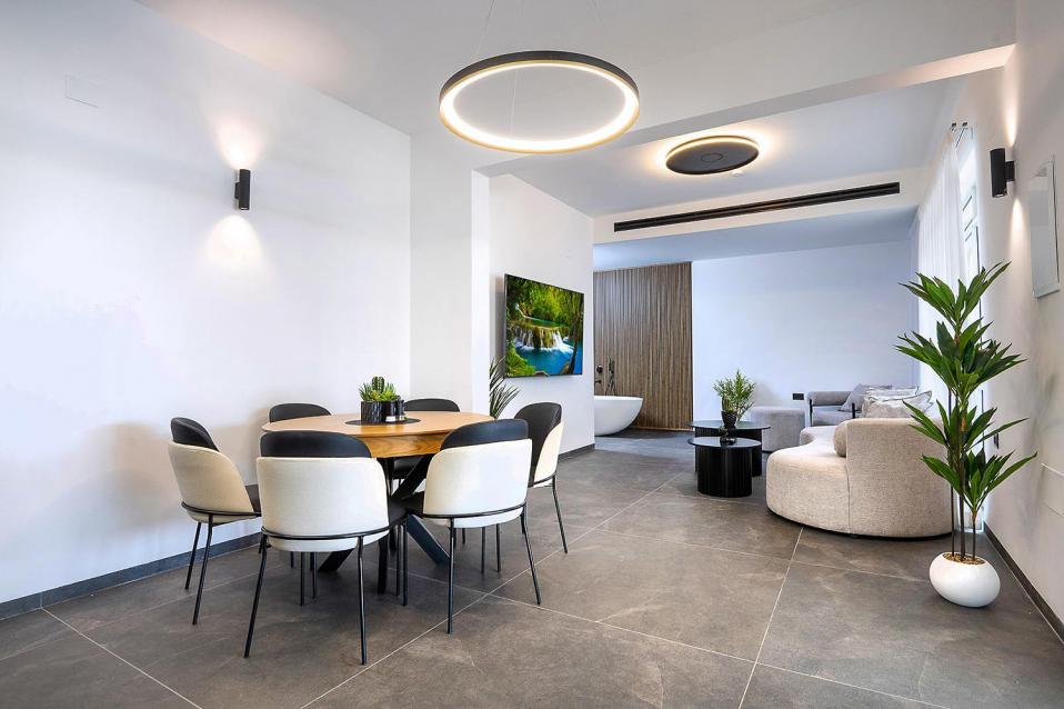 פינת אוכל מעוצבת בסוויטה