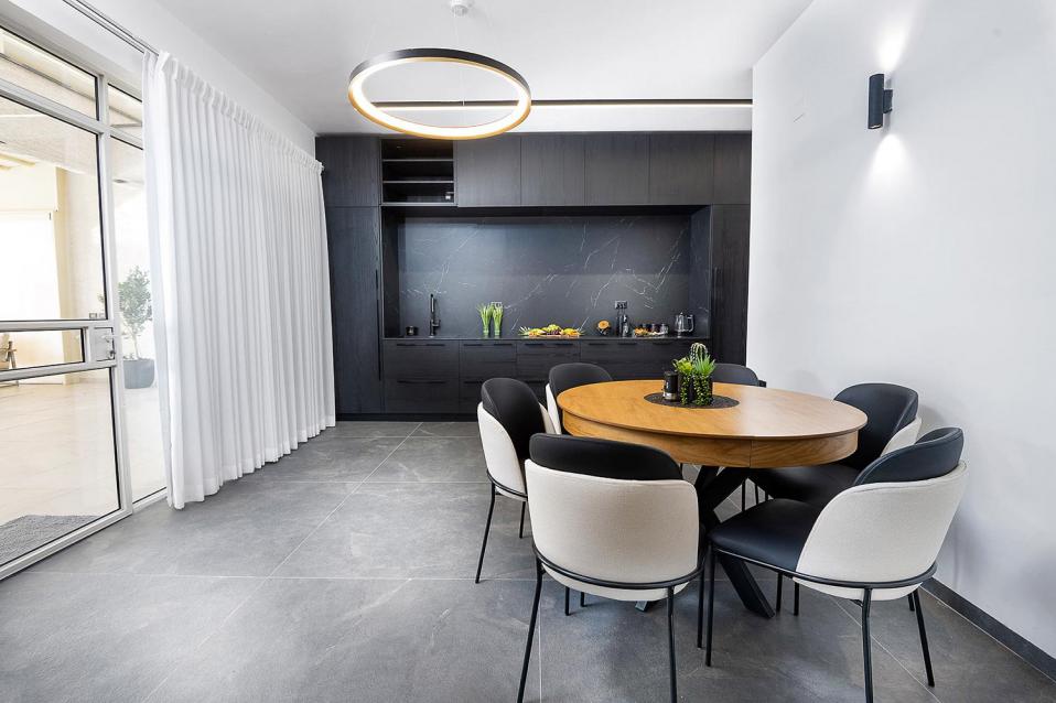 מטבח בעבודת נגרות איכותית- אלגנטי ומוסתר