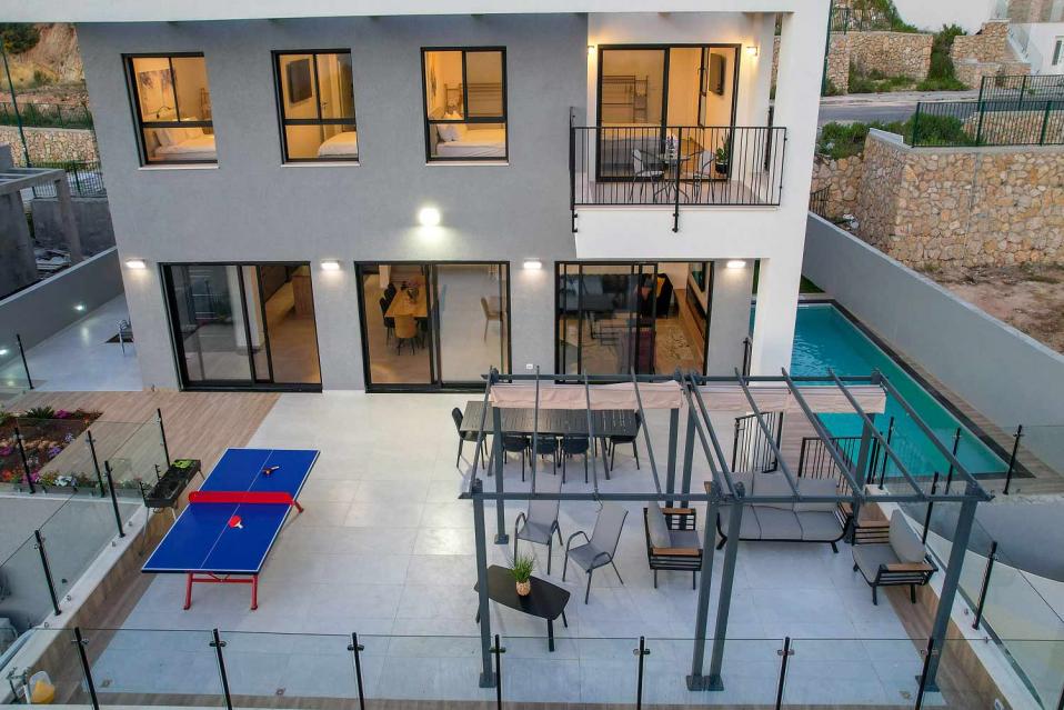 חזית הווילה - הבית בחזון -180 מ