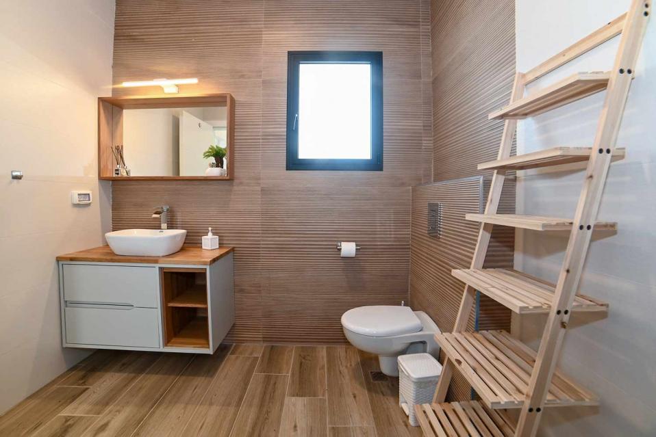 2 חדרי רחצה בווילה | שניים נוספים בסוויטות