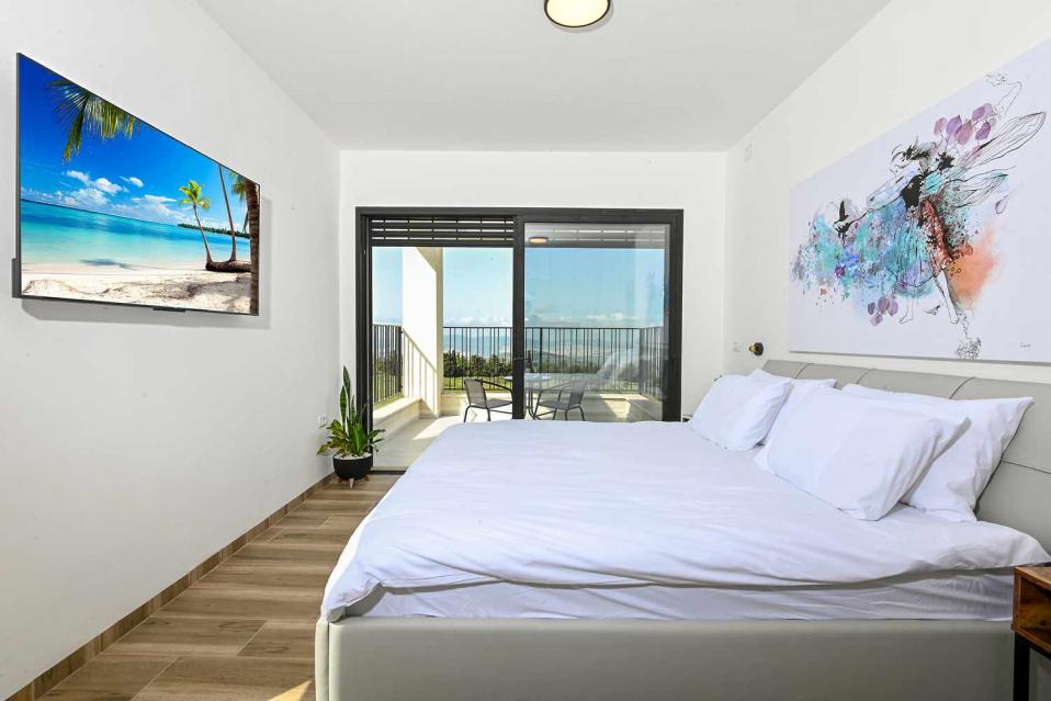 חדר מאסטר בקומה השניה