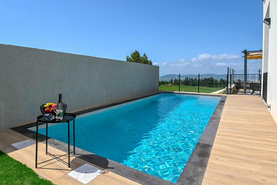 בריכה מחוממת 8X3 - מקורה בחורף