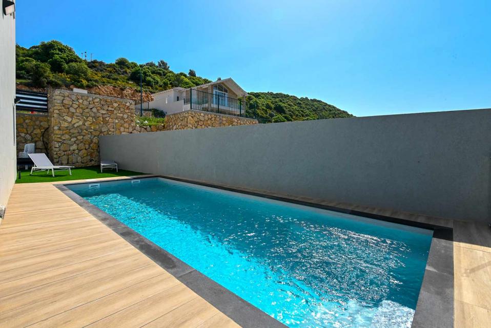 בריכה גדולה מתאימה לכל עונה