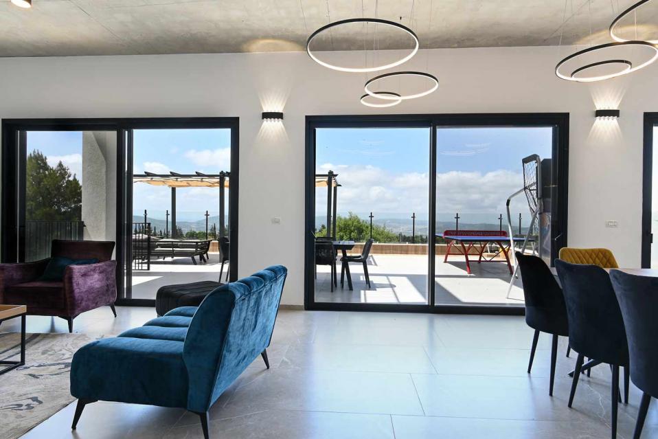 מהסלון אל מתחם החוץ