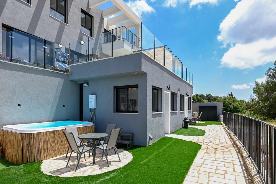 מפלס תחתון- ג'קוזי ספא (בסמוך לסוויטות החיצוניות)