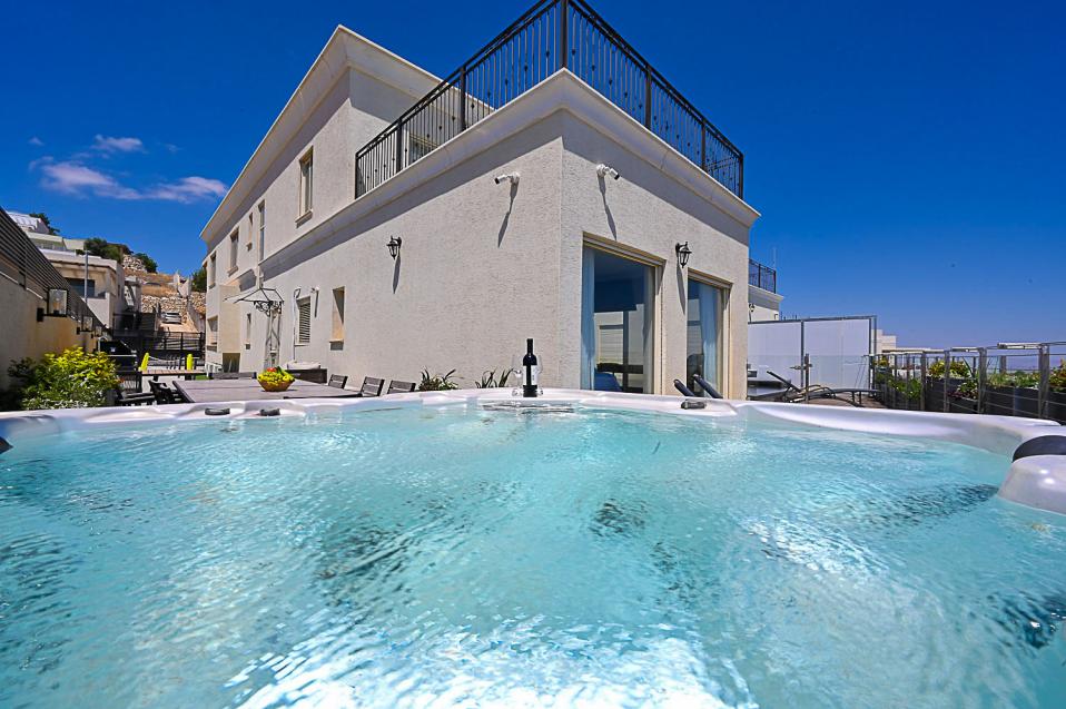 וילה יוקרתית בצפת בשכונת נוף כנרת