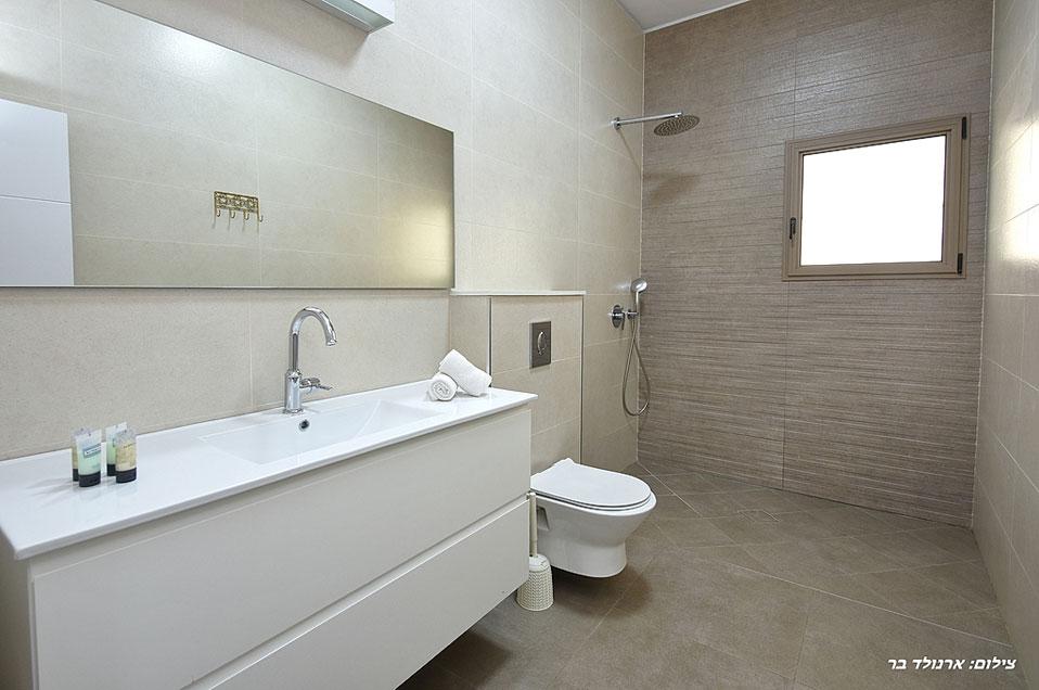 חדר רחצה מרכזי