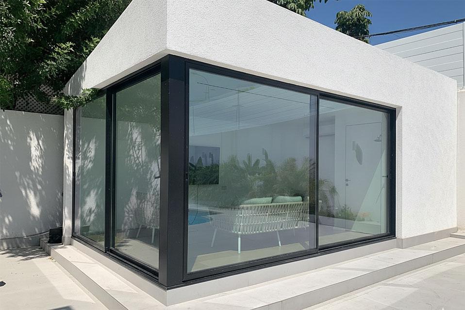 יחידה חיצונית נפרדת – טלוויזיה וחדר רחצה פרטי