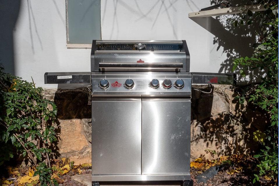 ברביקיו גז מקצועי בחצר