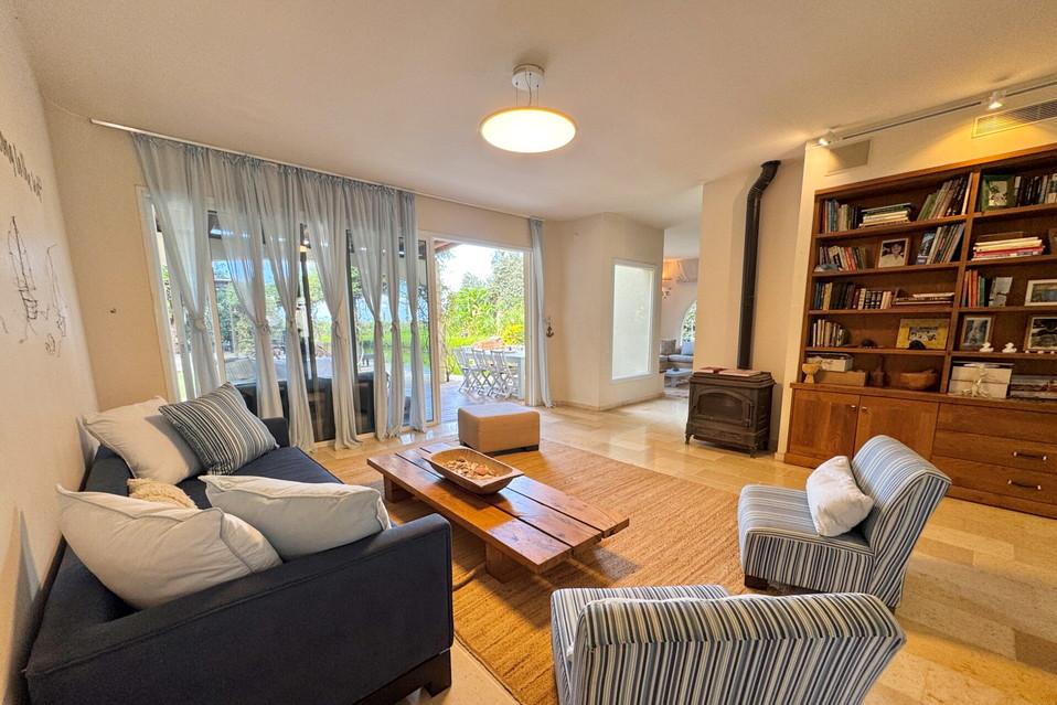 חלל אירוח מרכזי – בית נופש בקיסריה