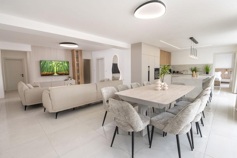 עיצוב פנים יוקרתי בקו נעים ונקי