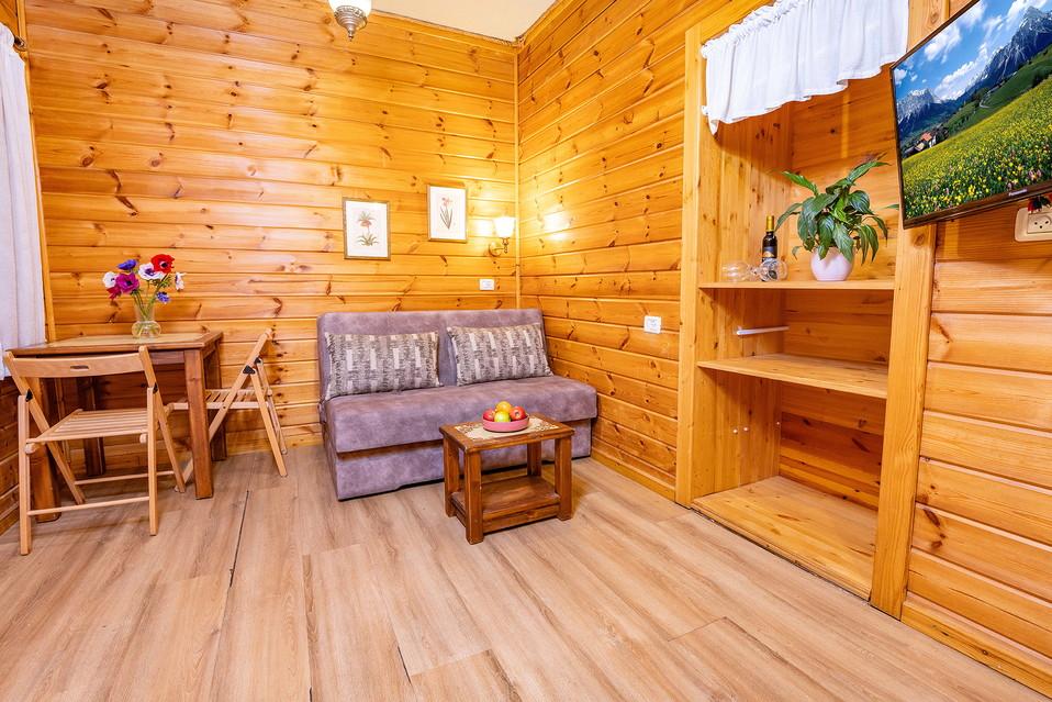 ספה נפתחת בבקתות הזוגיות- לאירוח עם קטנטנים