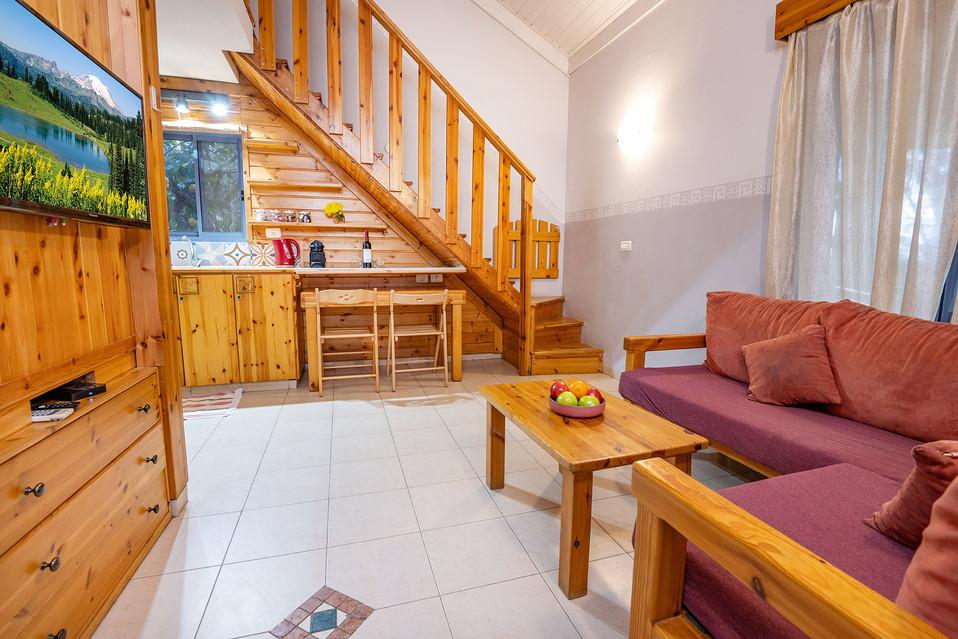 סוויטות חרמון וכנרת- סוויטות משפחתיות הכוללות סלון, חדר הורים וקומת גלריה לילדים