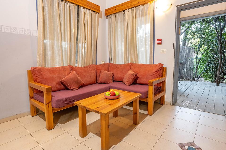 חרמון וכנרת- מרפסת דק משותפת לאורך הסוויטות