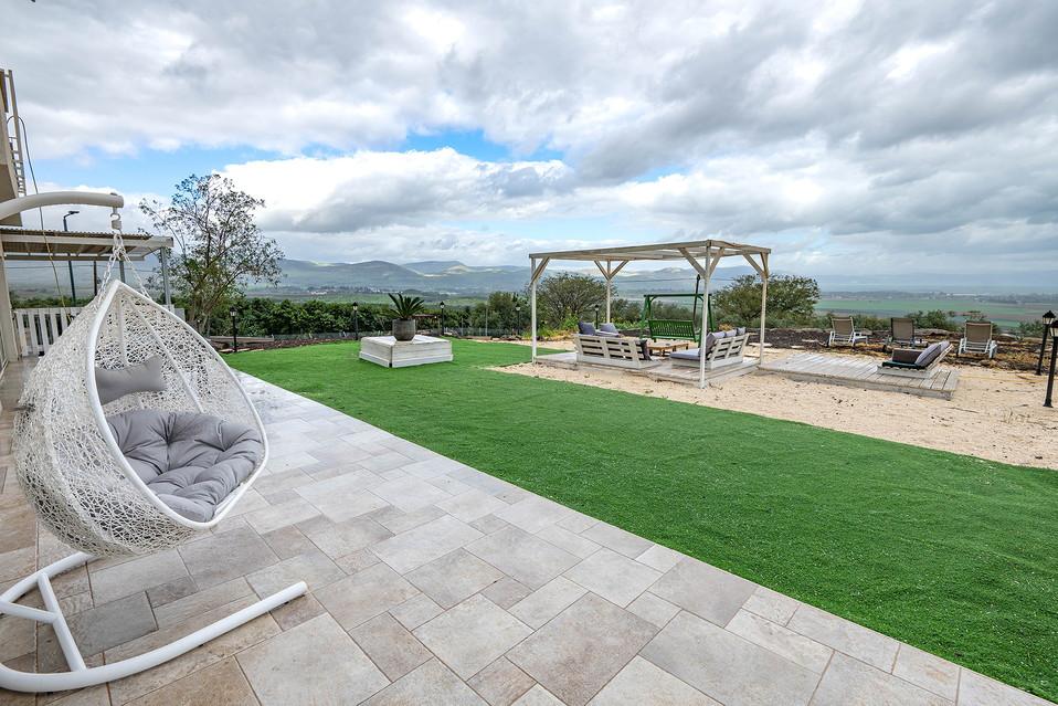 חופשה בצפון עם בריכה, נוף והרבה מרחב