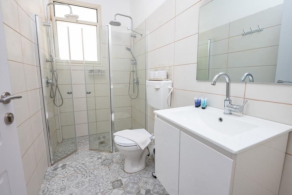 חדר רחצה אישי לכל חדר